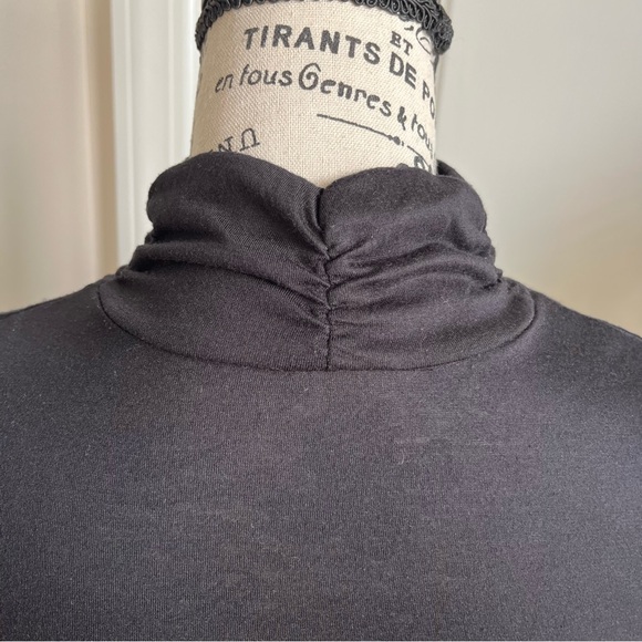 Mandee Pleated Half Sleeves Turtleneck Top Black Sz M - Picture 11 of 16